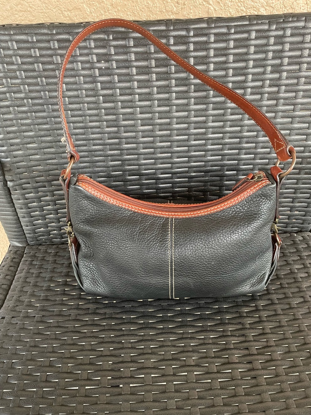 Vintage Fossil Genuine Leather Black Brown Shoulder Bag Purse Style 75082 ZipTop
